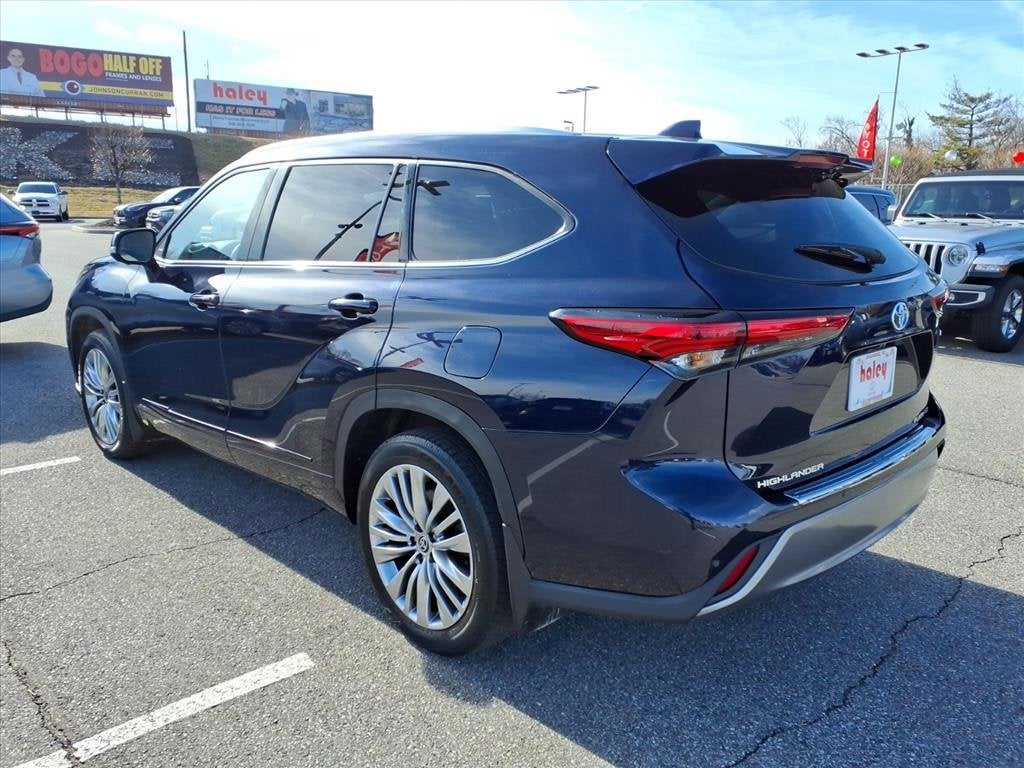 2023 Toyota Highlander Hybrid Platinum