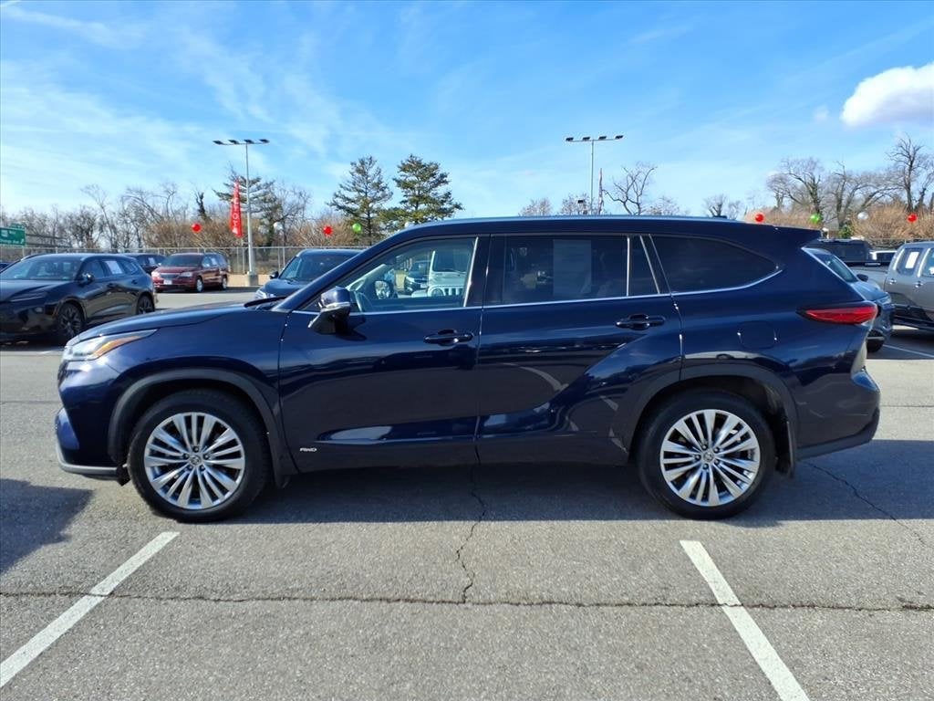 2023 Toyota Highlander Hybrid Platinum