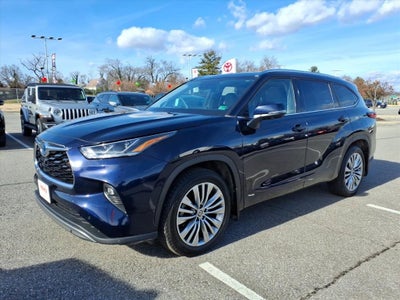 2023 Toyota Highlander Hybrid Platinum