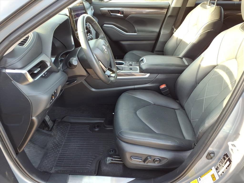 2024 Toyota Highlander Hybrid Platinum