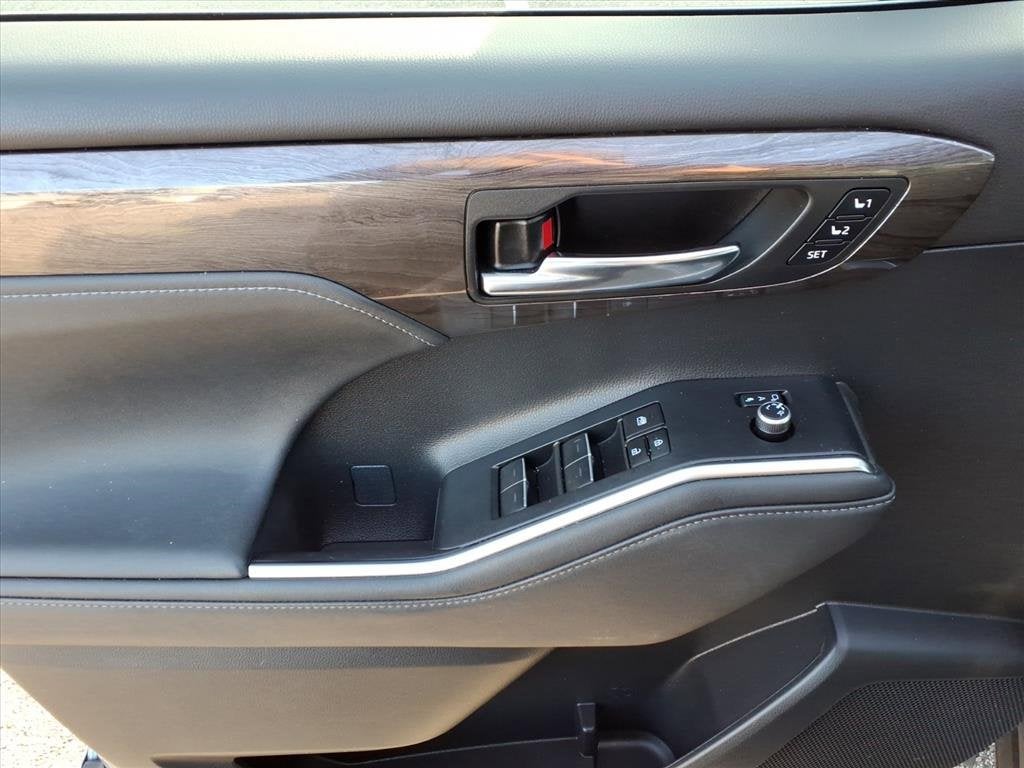 2024 Toyota Highlander Hybrid Platinum