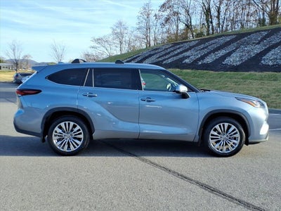 2024 Toyota Highlander Hybrid Platinum