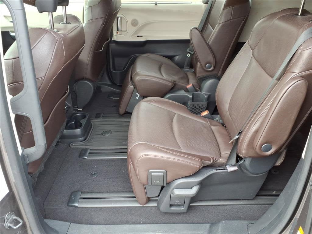 2023 Toyota Sienna Platinum
