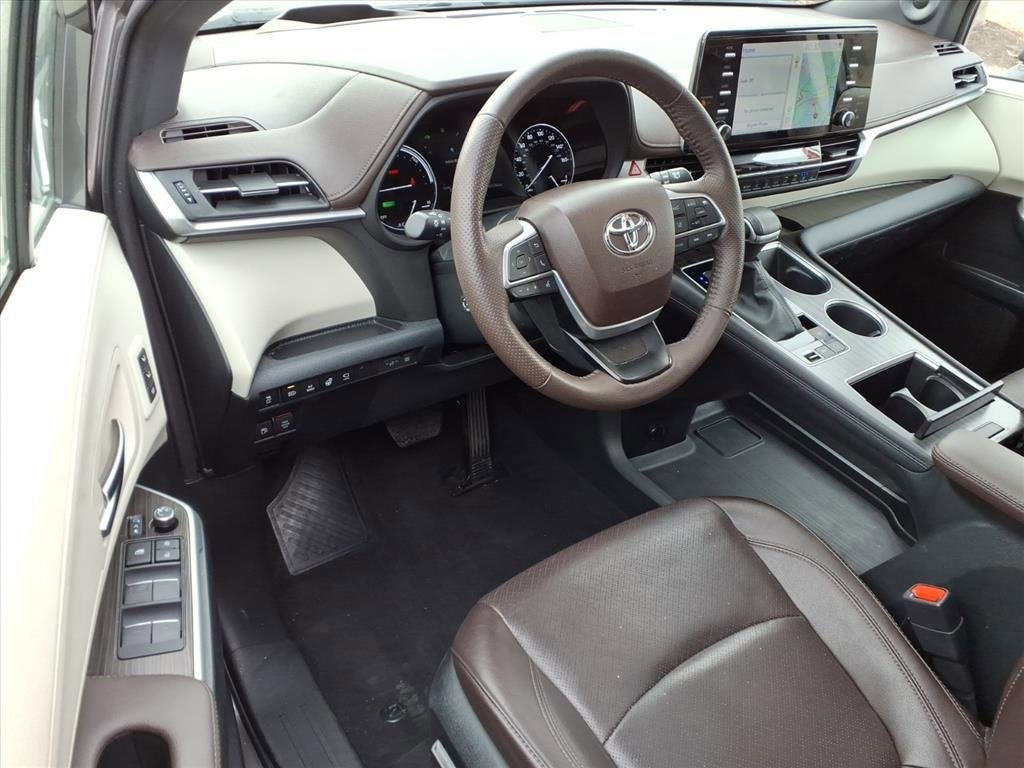 2023 Toyota Sienna Platinum