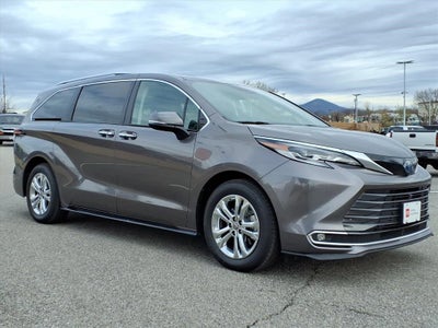 2023 Toyota Sienna Platinum