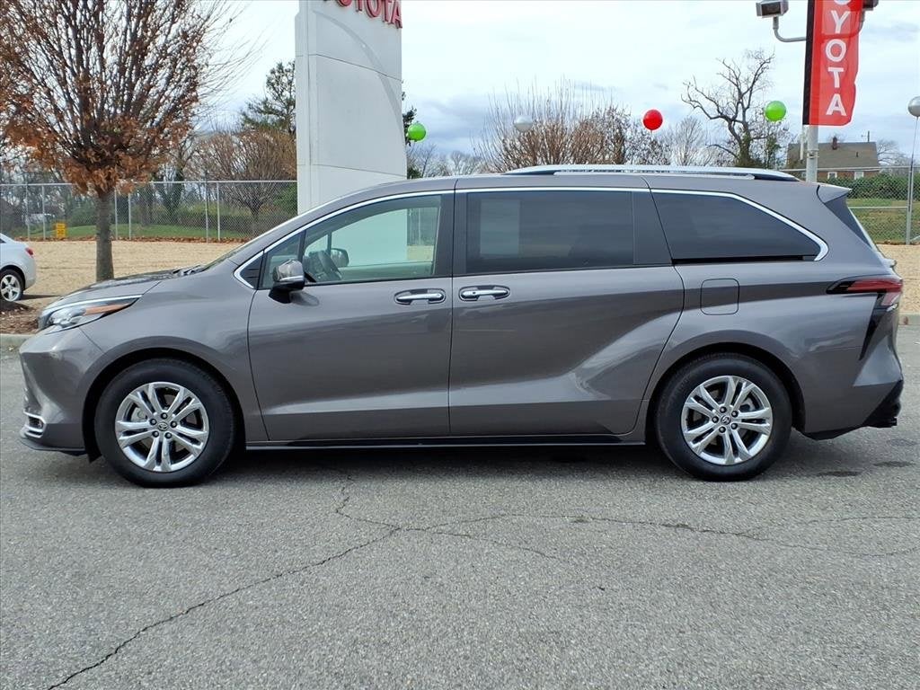 2023 Toyota Sienna Platinum