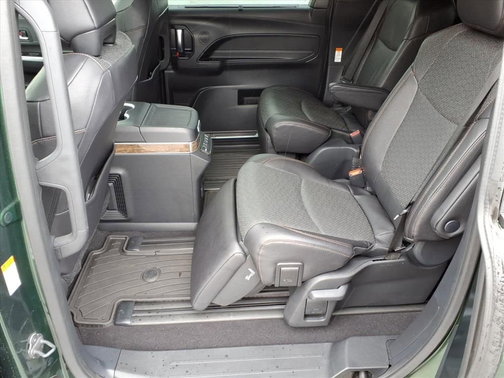 2025 Toyota Sienna Platinum