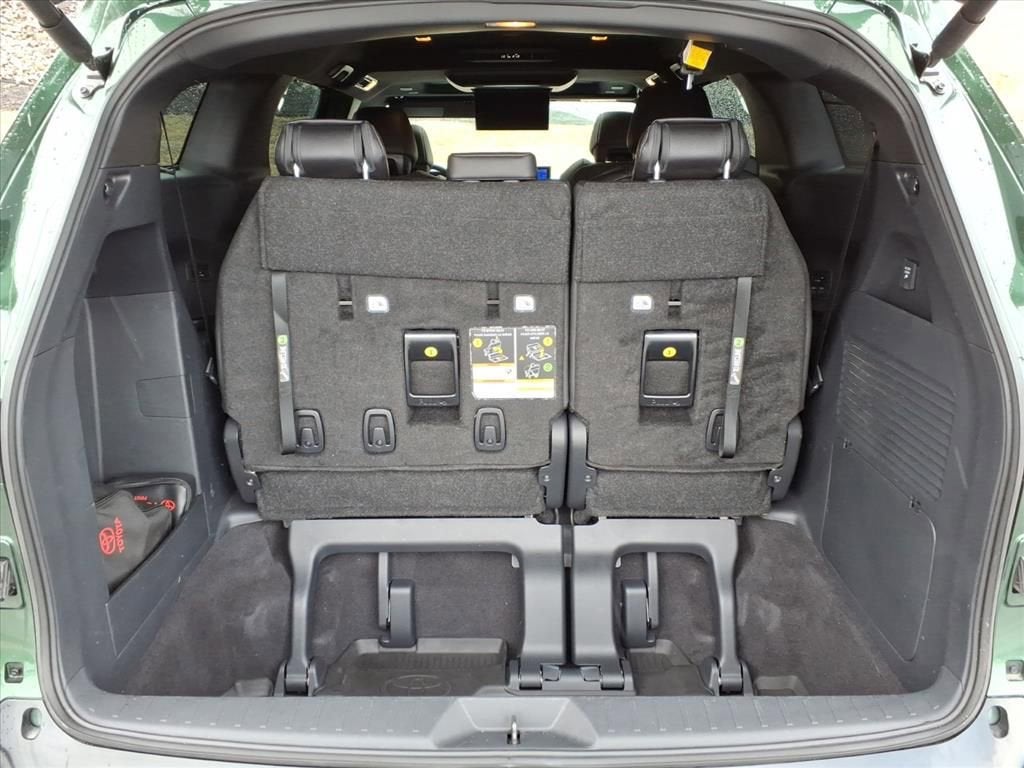 2025 Toyota Sienna Platinum