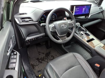 2025 Toyota Sienna Platinum