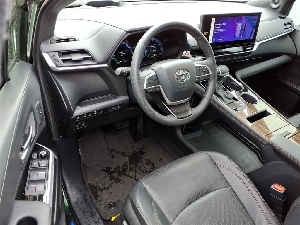 2025 Toyota Sienna Platinum