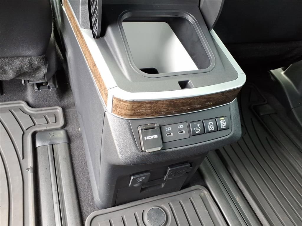 2025 Toyota Sienna Platinum