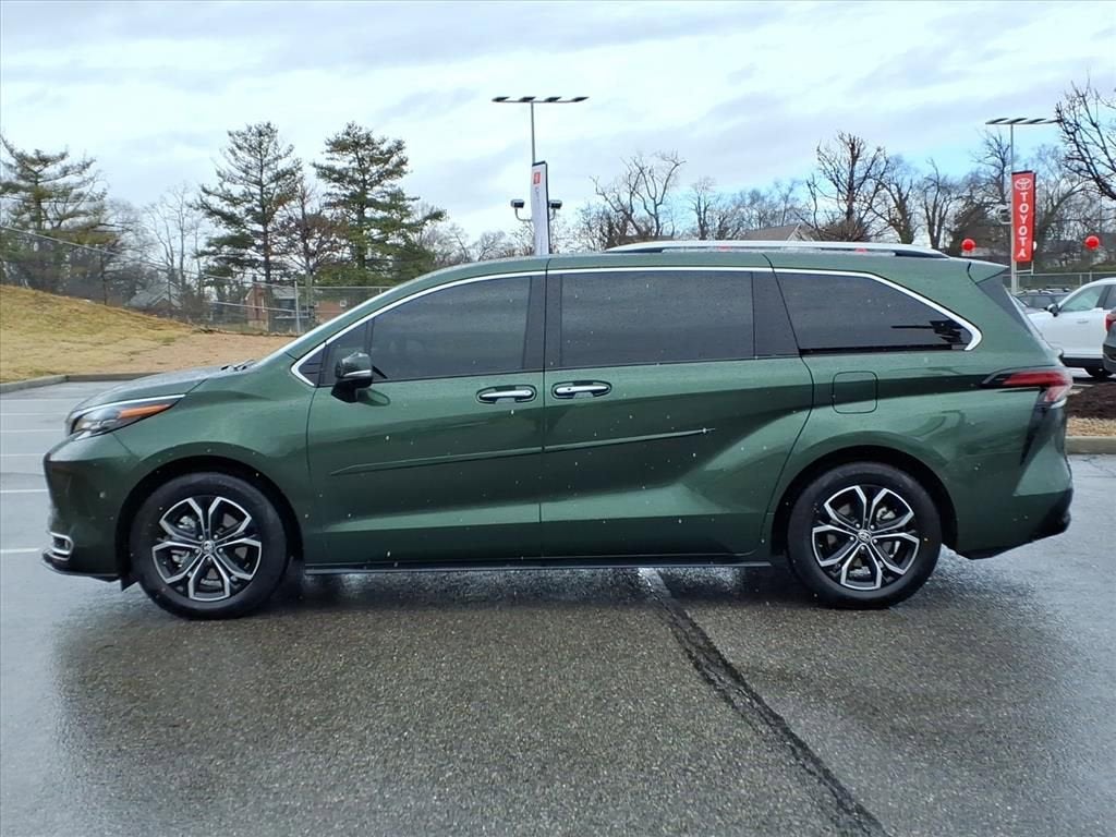 2025 Toyota Sienna Platinum