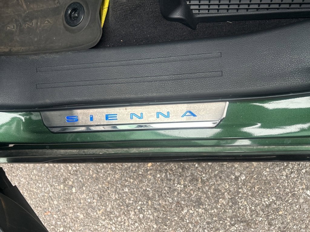 2025 Toyota Sienna Platinum