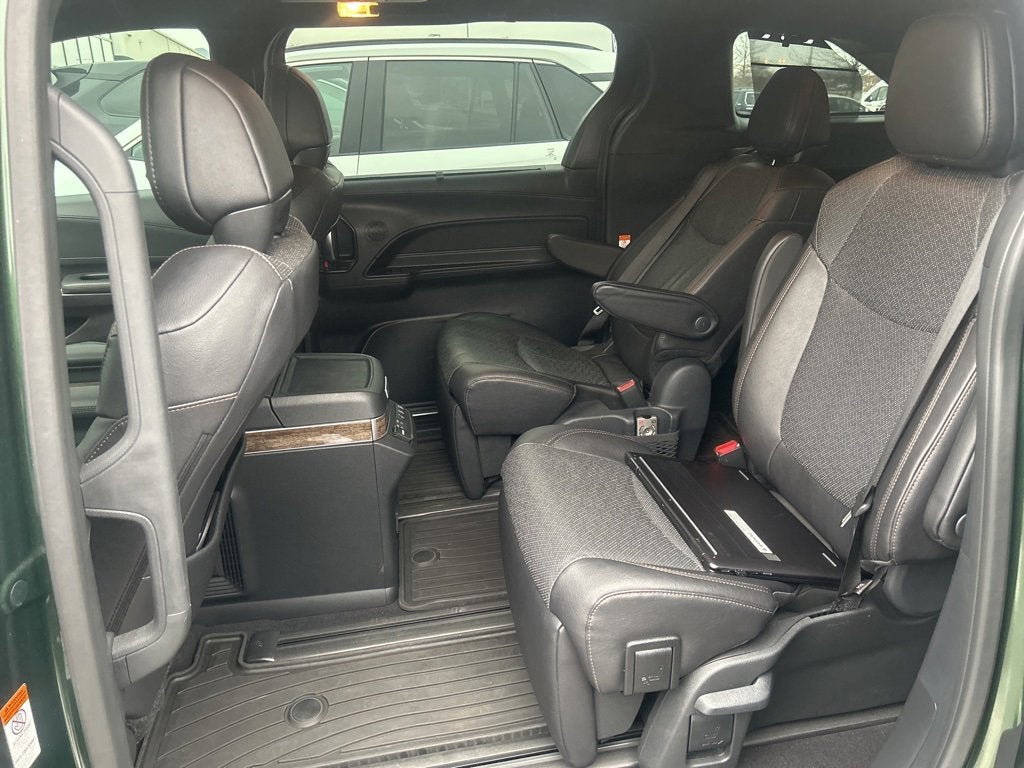 2025 Toyota Sienna Platinum