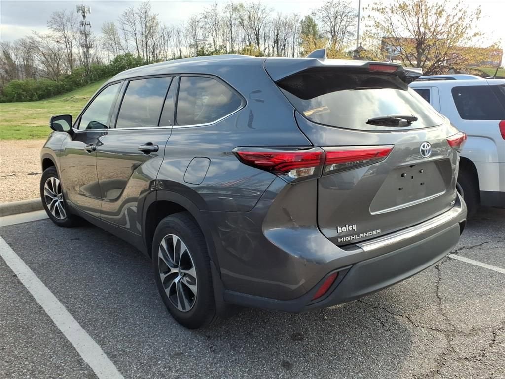 2022 Toyota Highlander Hybrid XLE