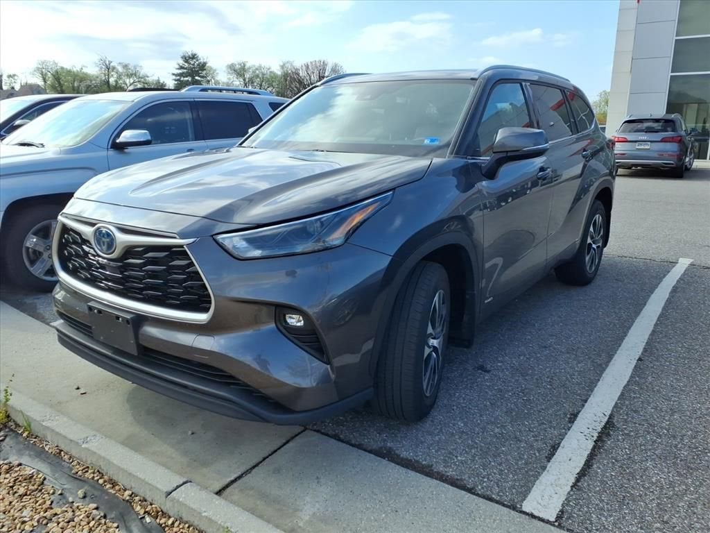2022 Toyota Highlander Hybrid XLE