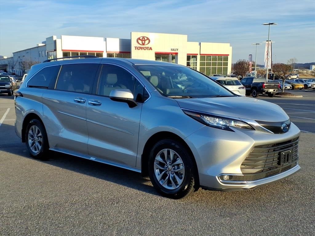 2022 Toyota Sienna XLE