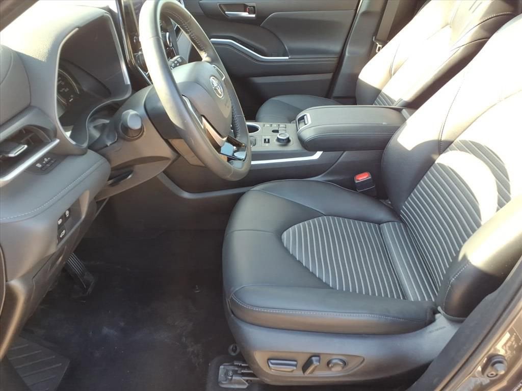 2025 Toyota Highlander XSE