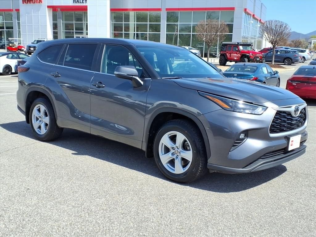 2024 Toyota Highlander LE