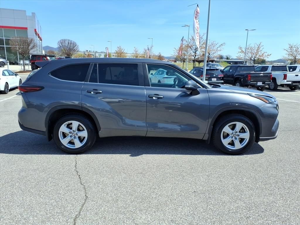 2024 Toyota Highlander LE