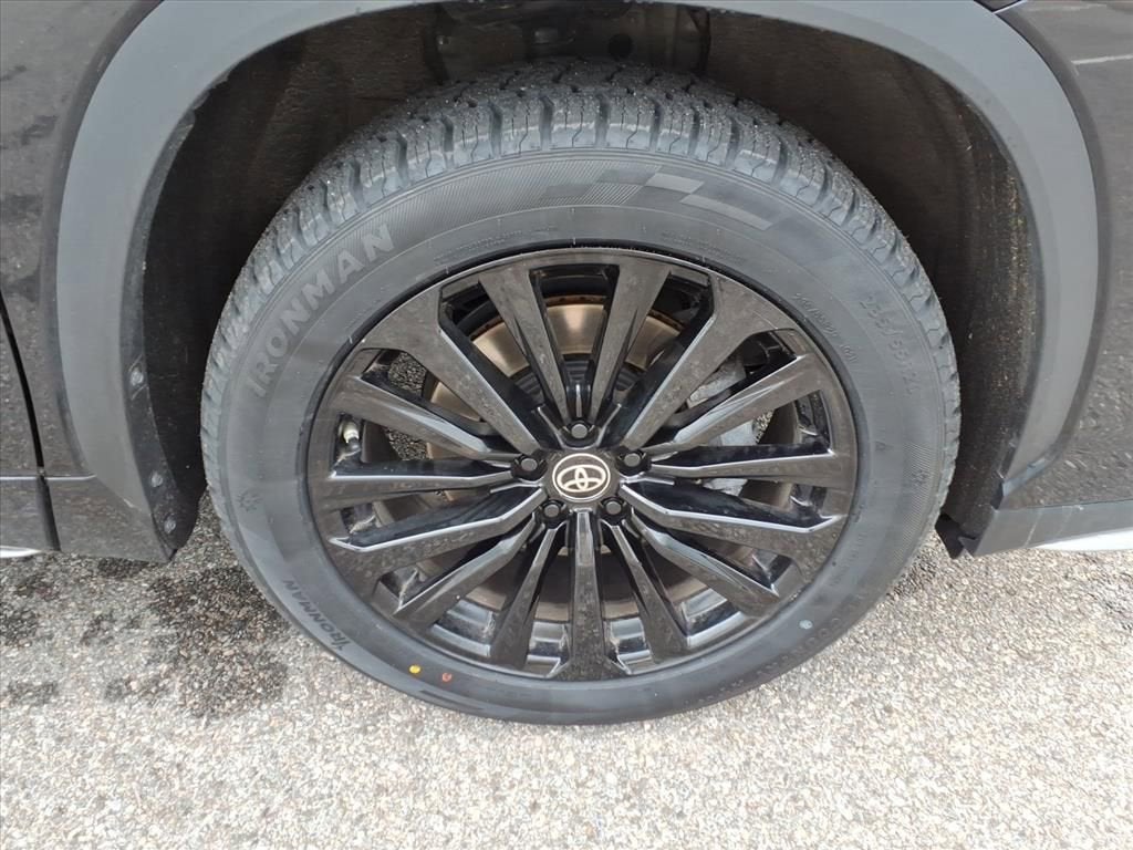 2025 Toyota Highlander LE