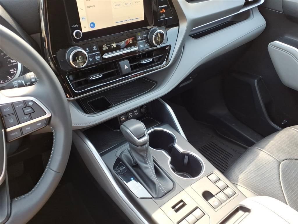 2024 Toyota Highlander Base