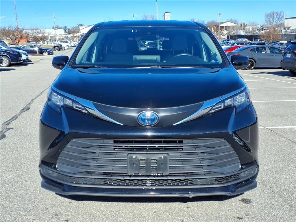 2024 Toyota Sienna LE