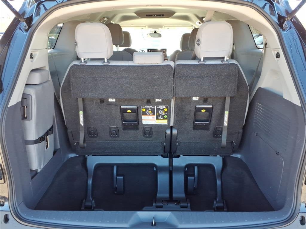 2024 Toyota Sienna LE