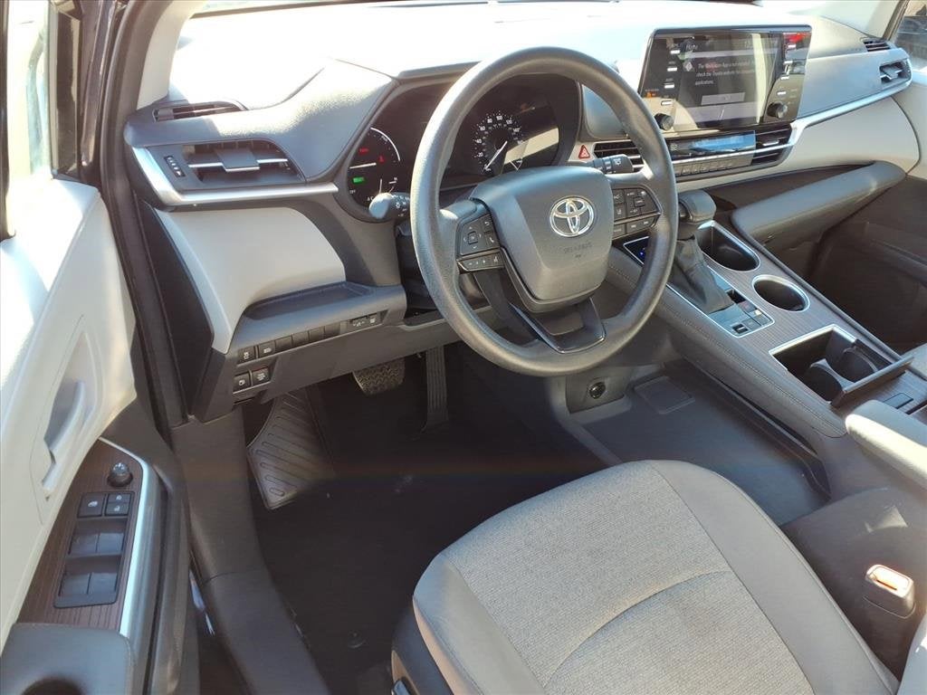 2024 Toyota Sienna LE