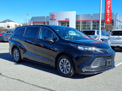 2024 Toyota Sienna LE
