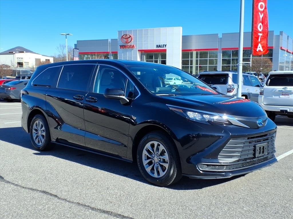 2024 Toyota Sienna LE