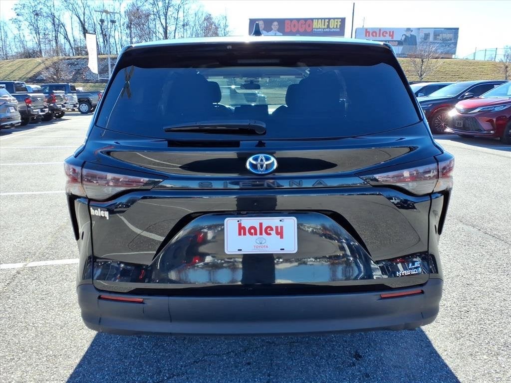 2024 Toyota Sienna LE