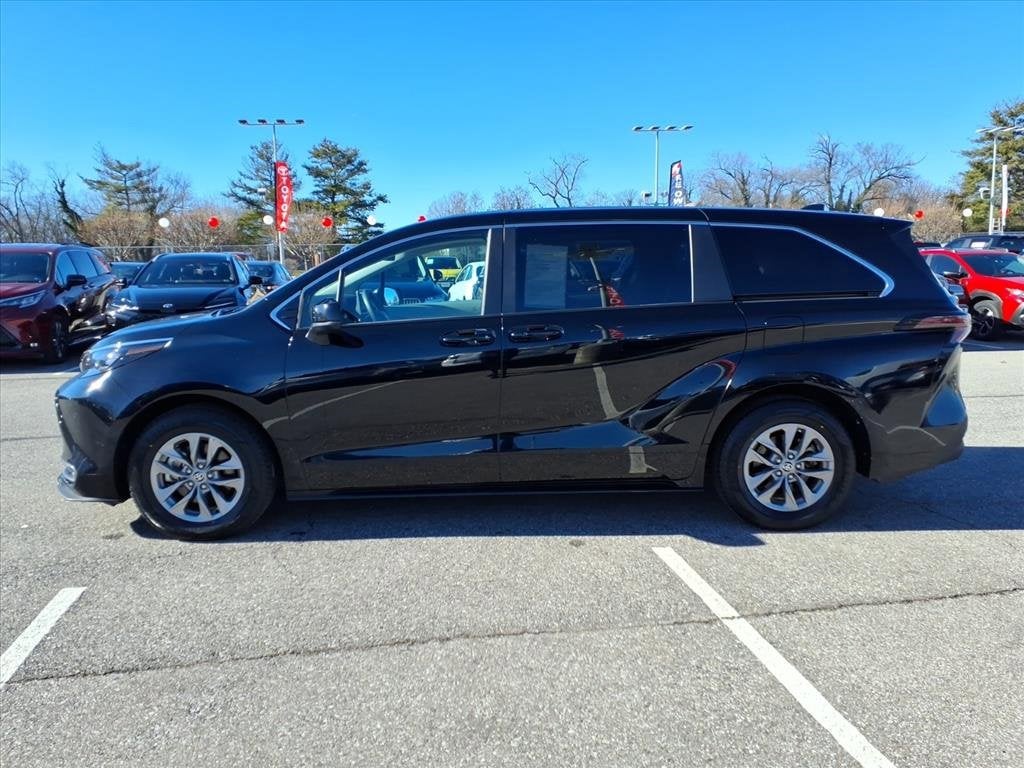 2024 Toyota Sienna LE