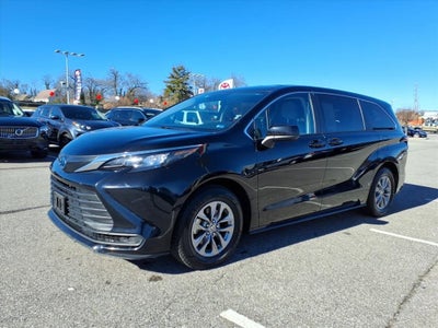 2024 Toyota Sienna LE