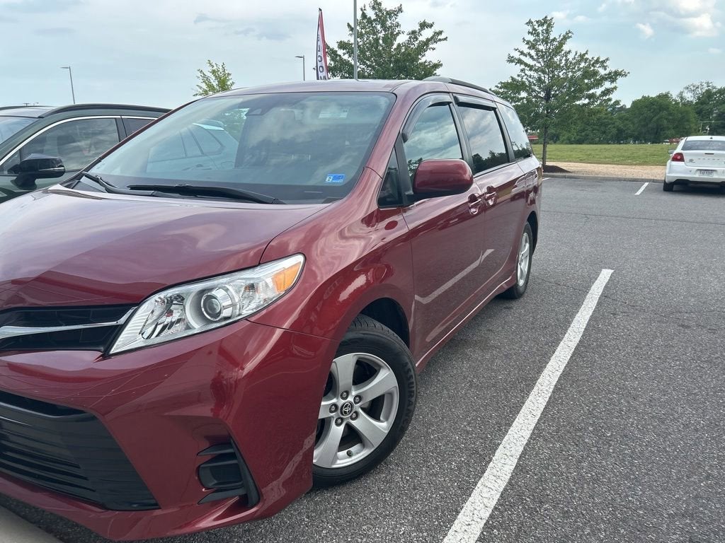 2020 Toyota Sienna LE