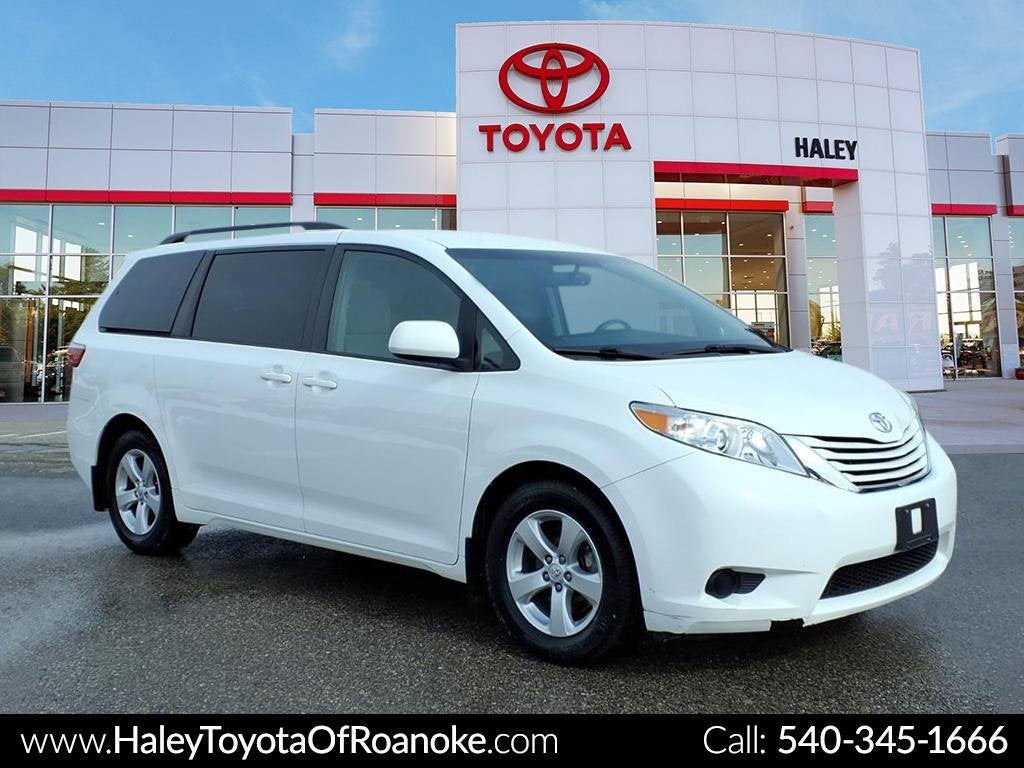 2017 Toyota Sienna LE