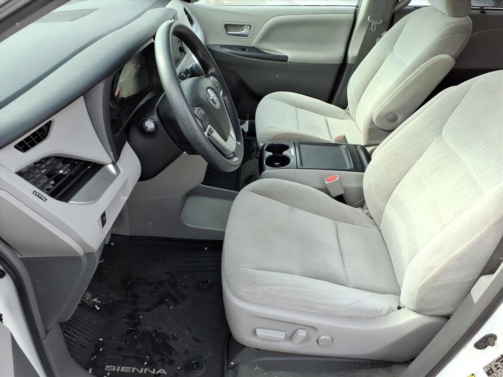 2017 Toyota Sienna LE