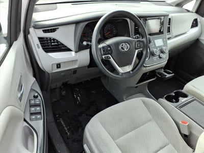 2017 Toyota Sienna LE