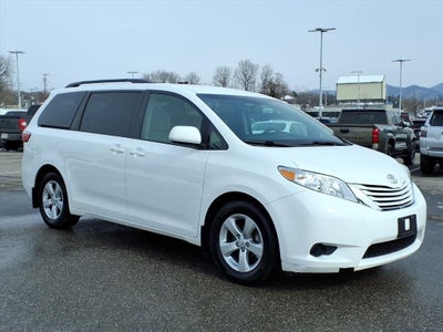2017 Toyota Sienna LE