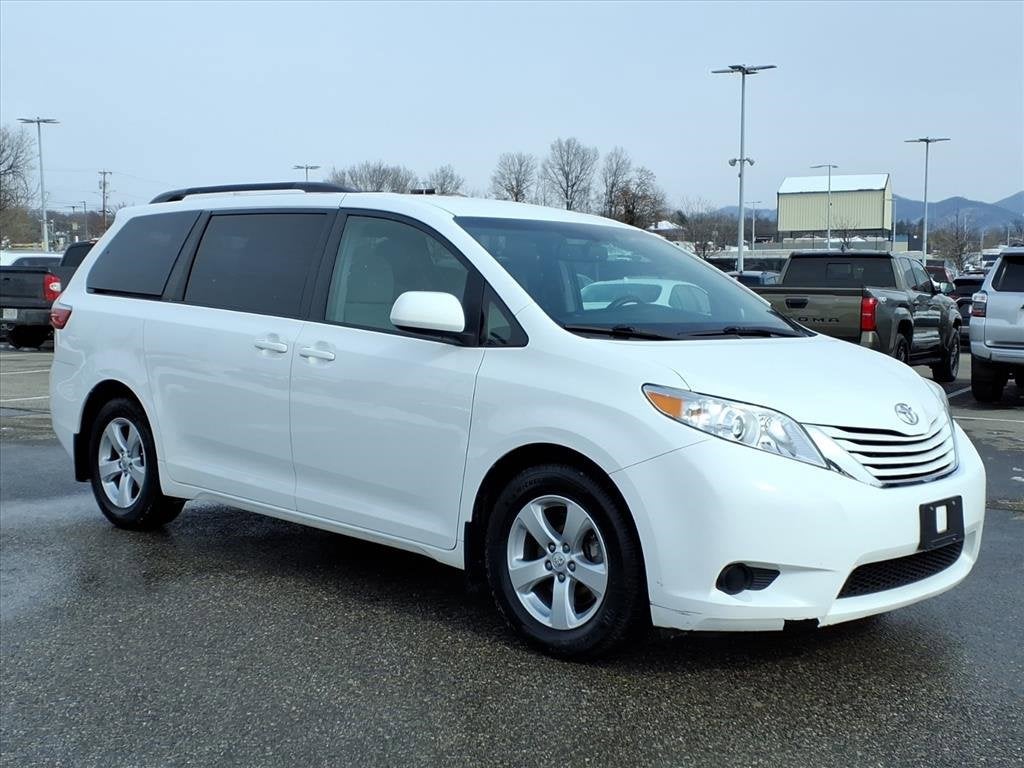 2017 Toyota Sienna LE