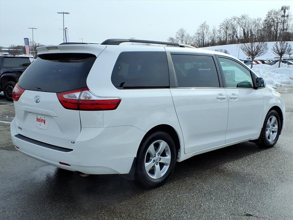 2017 Toyota Sienna LE