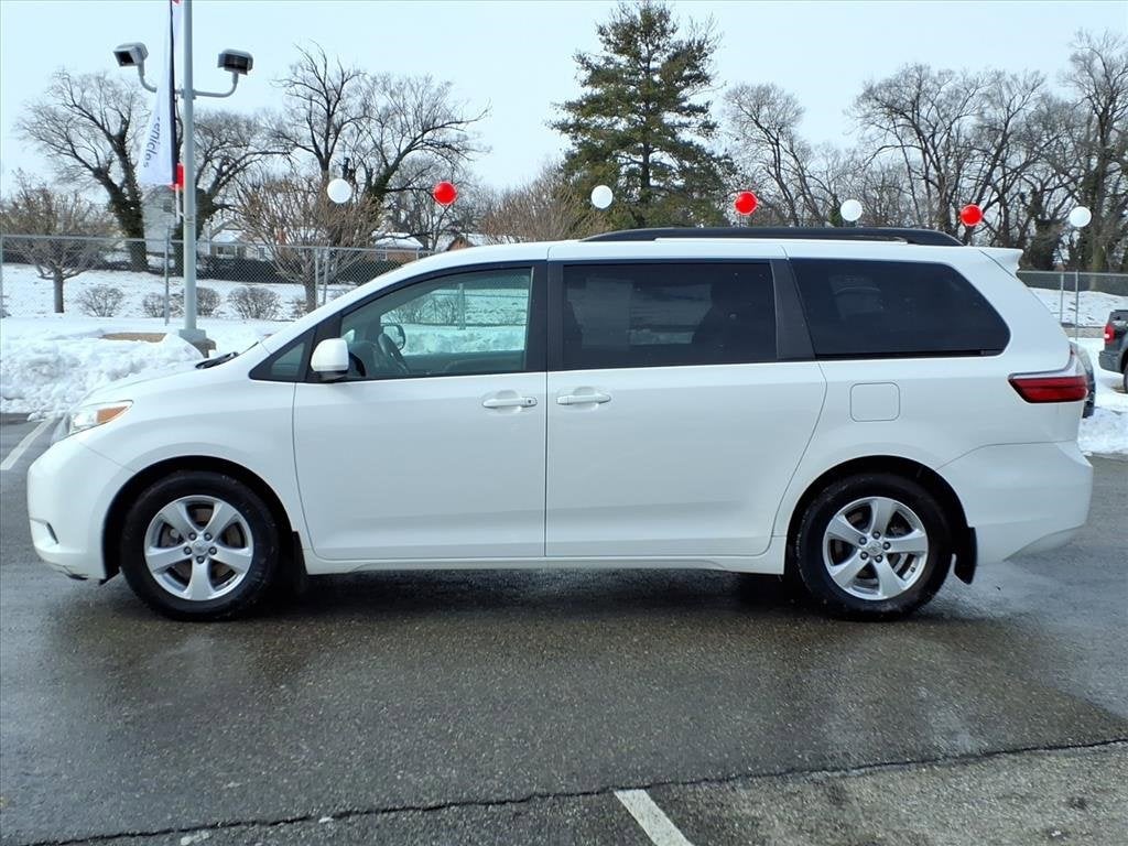 2017 Toyota Sienna LE