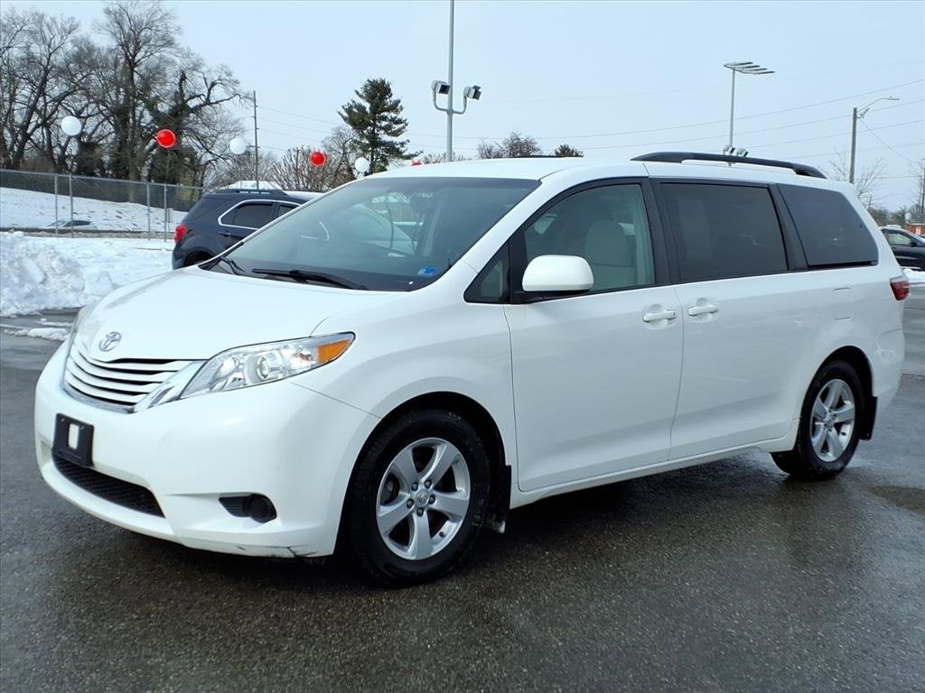 2017 Toyota Sienna LE