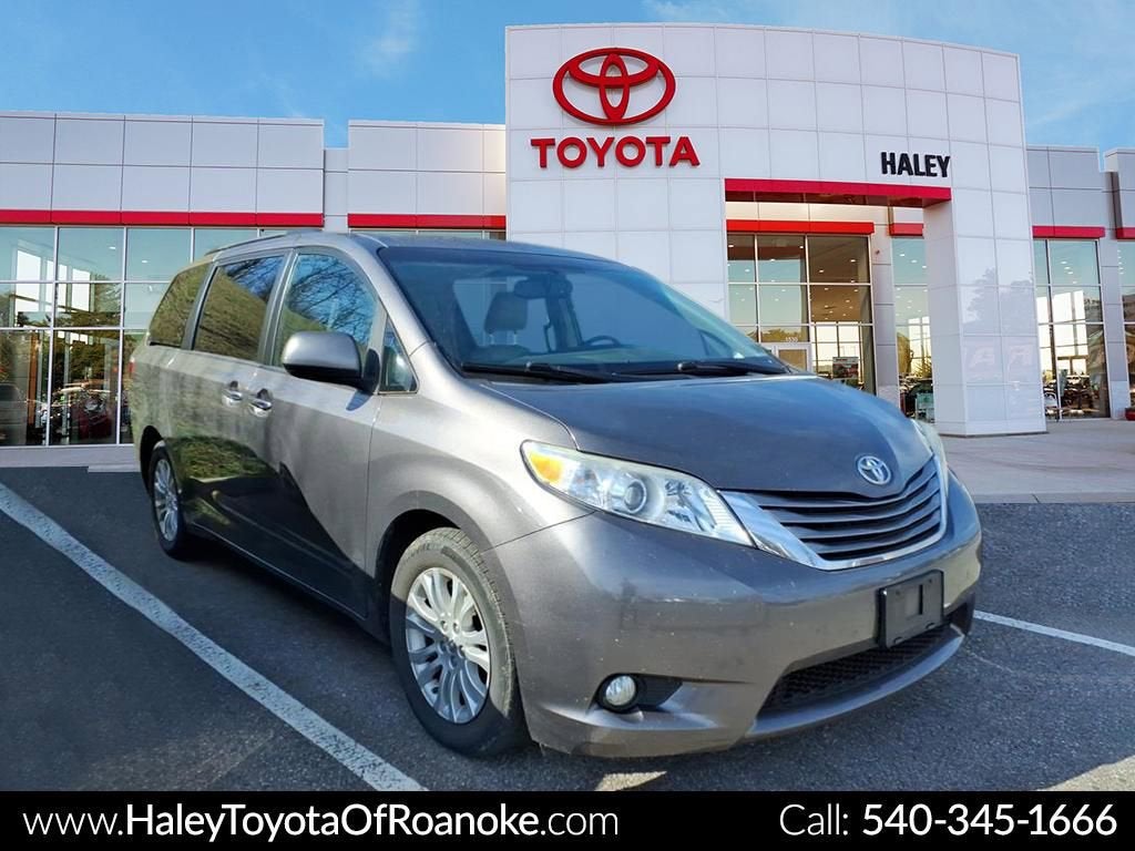 2017 Toyota Sienna XLE