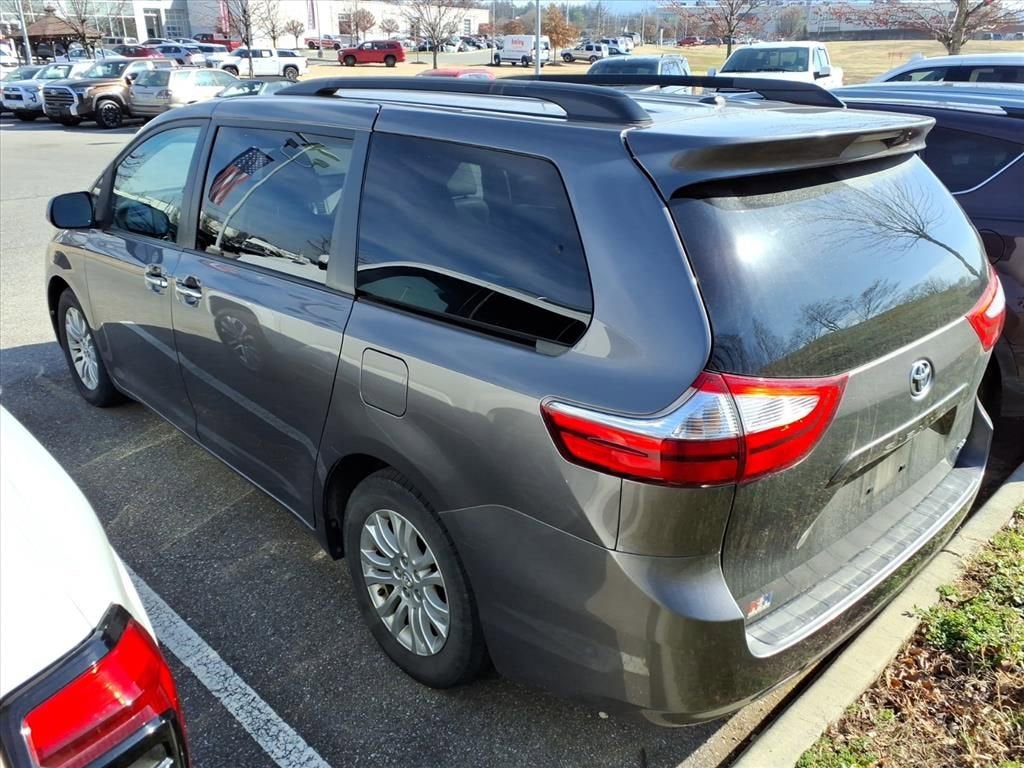 2017 Toyota Sienna XLE