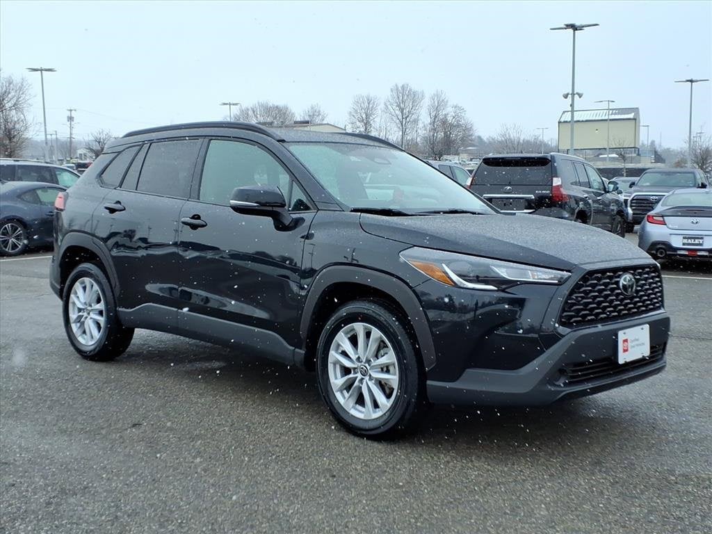 2025 Toyota Corolla Cross LE