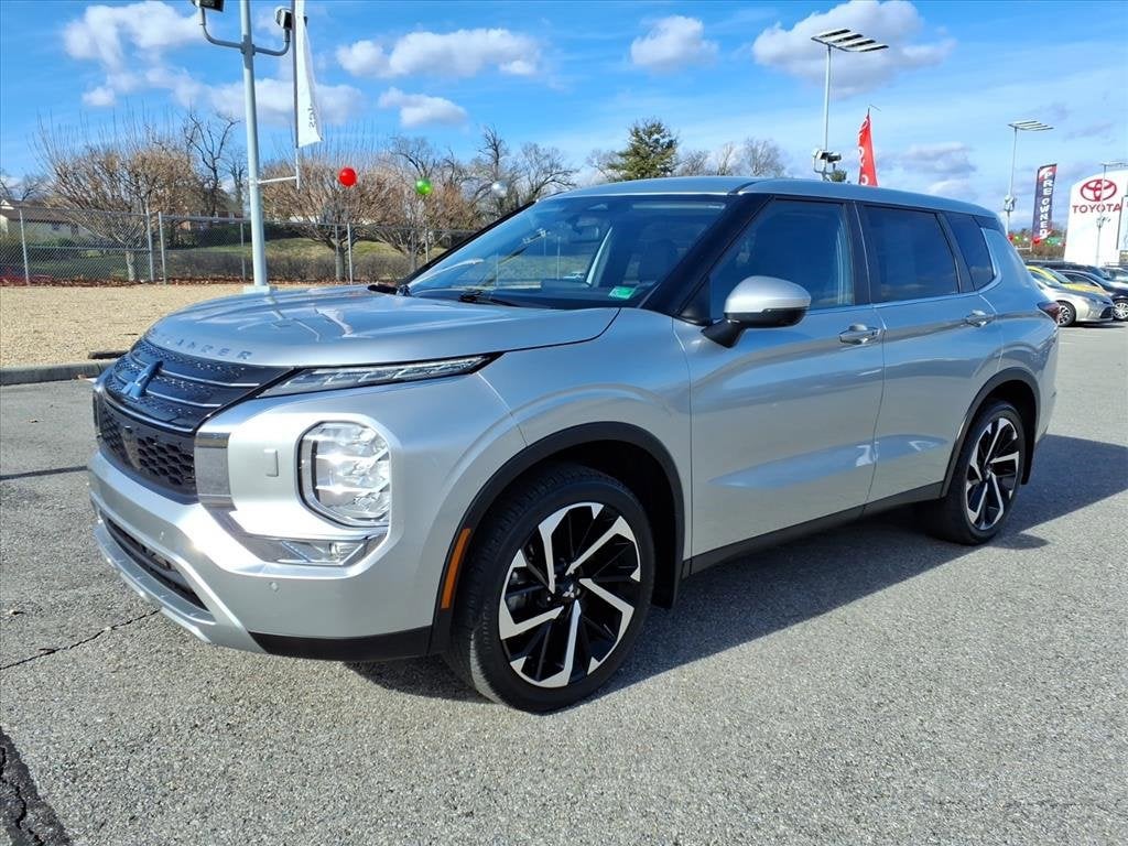 2023 Mitsubishi Outlander SE Special Edition