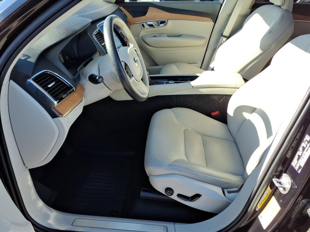 2022 Volvo XC90 Momentum