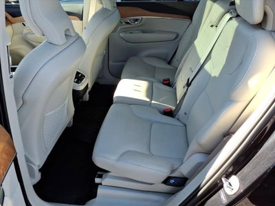 2022 Volvo XC90 Momentum