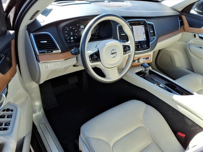 2022 Volvo XC90 Momentum